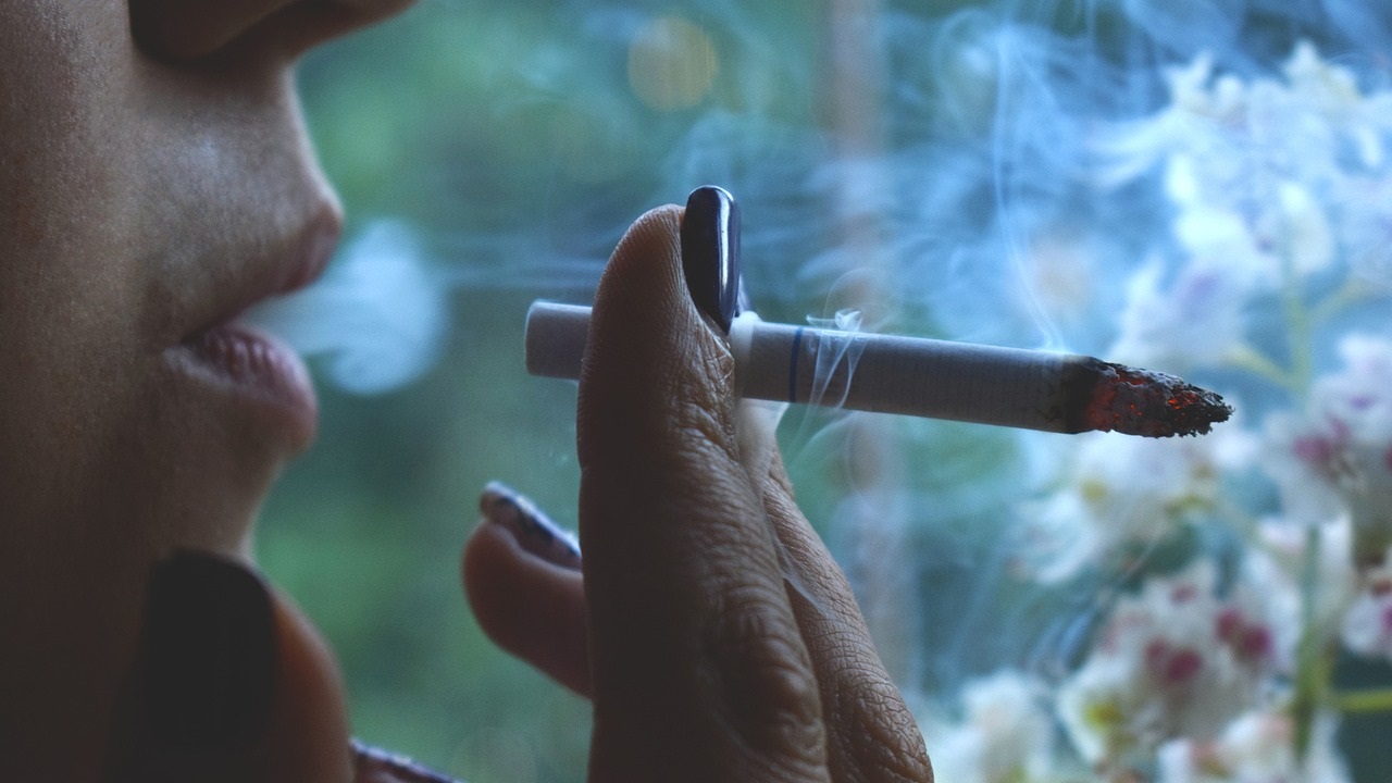 タバコ喫煙とドーパミンの関係アイキャッチ画像